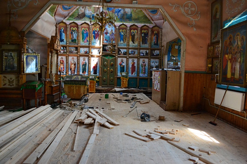 идет процесс реконструкции церкви